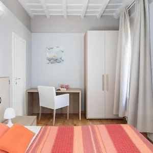 https://spanish-steps-house-vittoria.it-romehotels.com