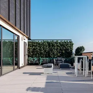 Easyhomes-central Tower , Milano Italia